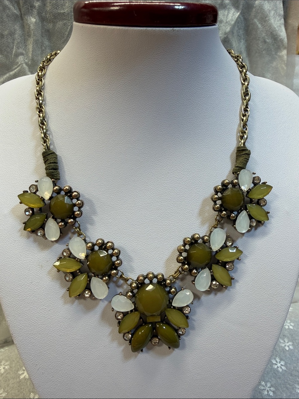 NY Gold Tone Olive Floral Statement Necklace • Adjustable • Excellent Condition